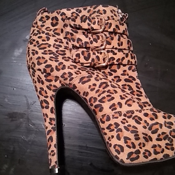 Tops - Picture 7 of 8